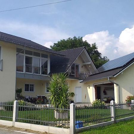 Apartamento Bei Den Geissens Aldersbach Exterior foto
