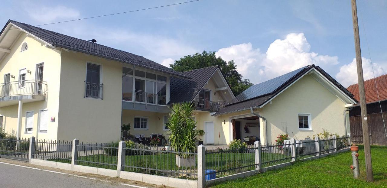 Apartamento Bei Den Geissens Aldersbach Exterior foto