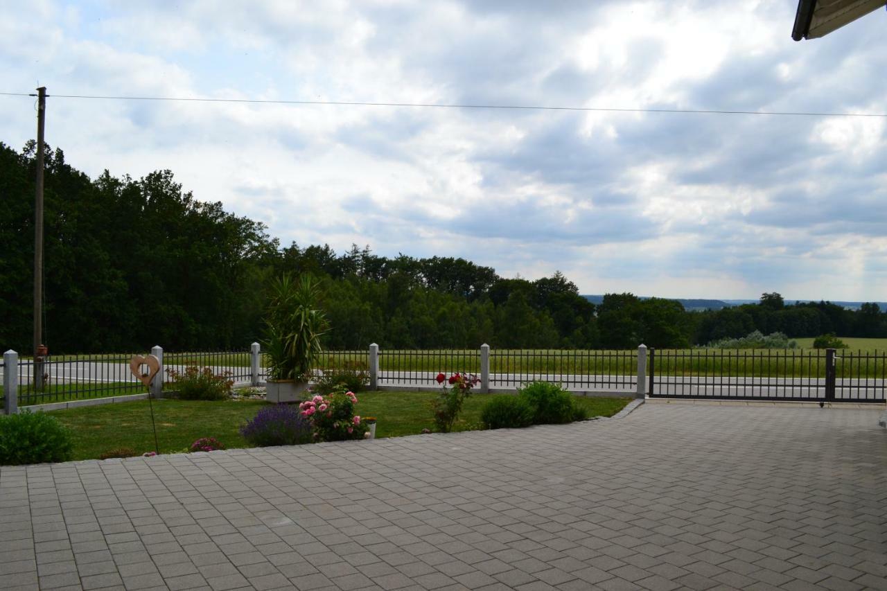 Apartamento Bei Den Geissens Aldersbach Exterior foto